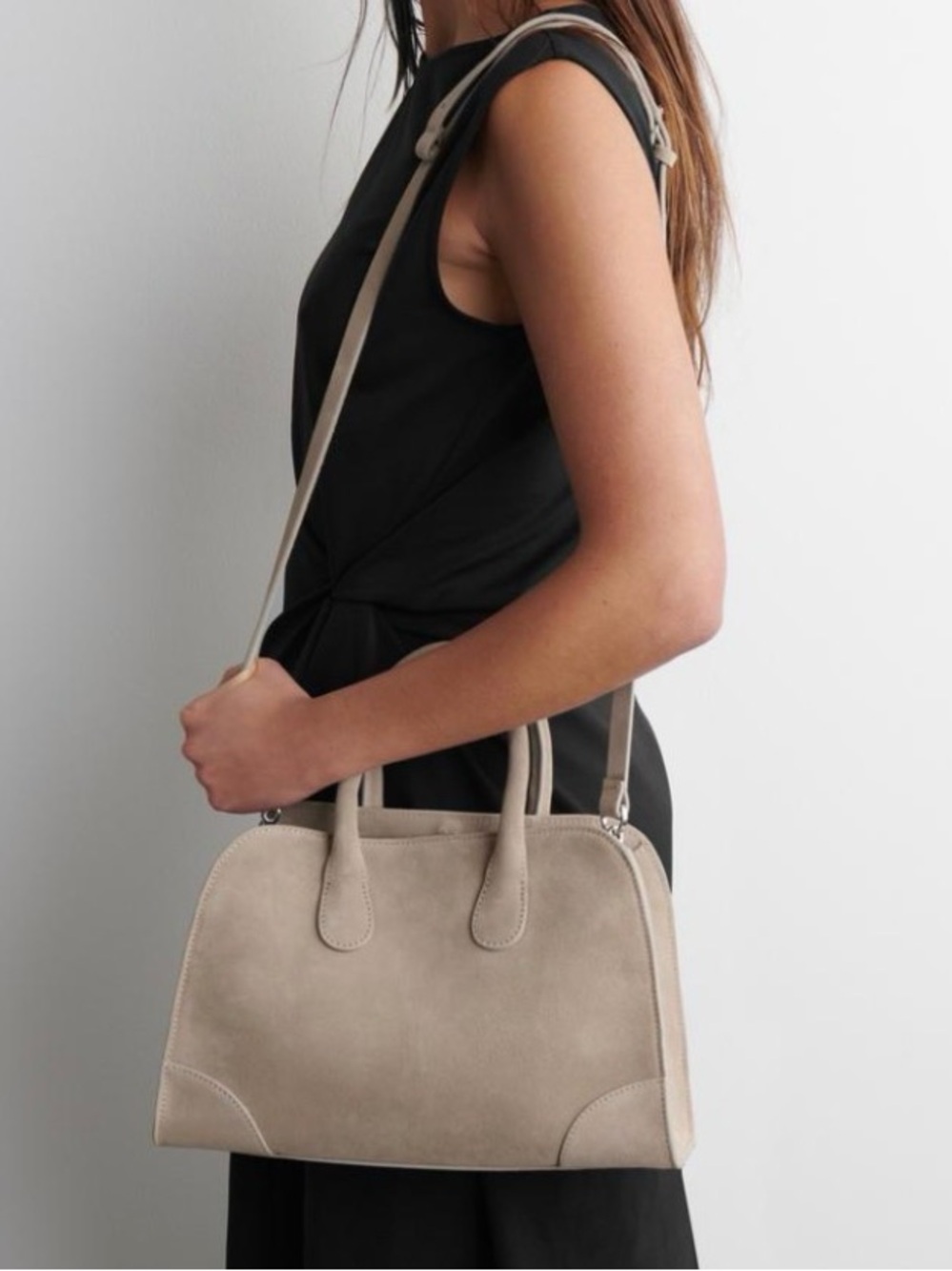 COS
Mini Studio Bowling Bag